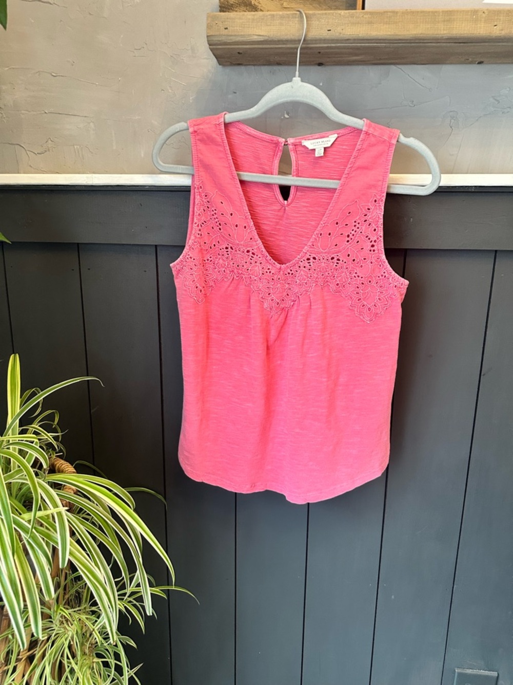Lucky Brand Boho Deep V Neck Eyelet Lace Floral Pattern Pink Top Small